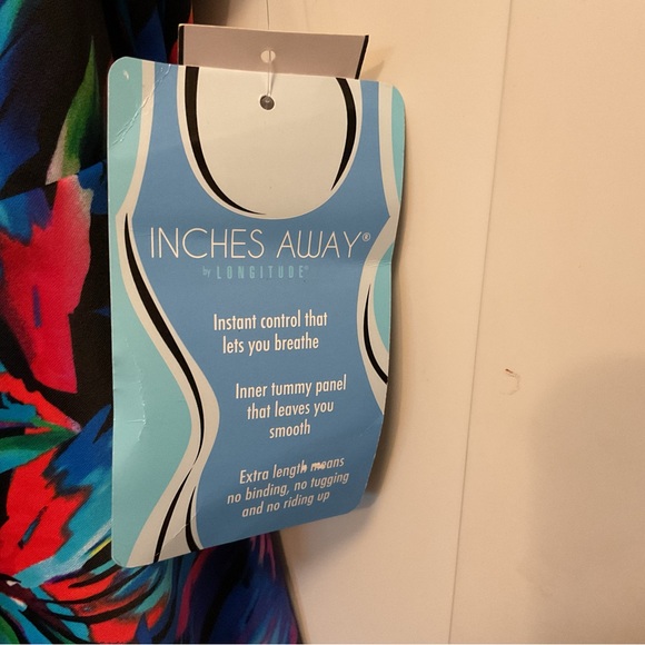 NWT Inches Away one piece swimsuit - Picture 4 of 14